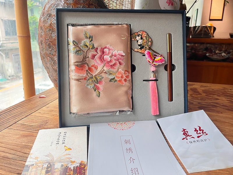 非遗真丝刺绣围巾