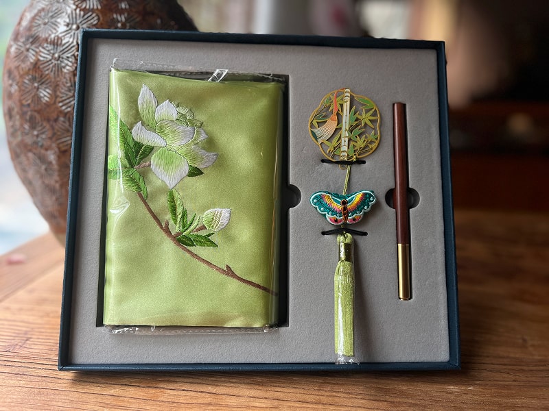 非遗真丝刺绣围巾