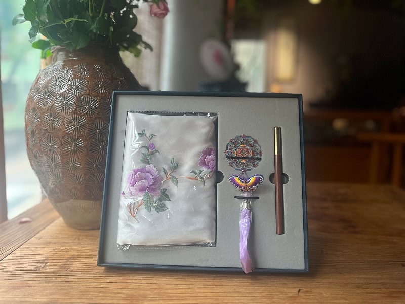 非遗真丝刺绣围巾